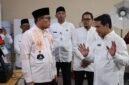 Foto: Wali Kota Jakarta Pusat, Arifin (kiri), berbincang dengan pihak sekolah saat meninjau pelaksanaan program sekolah swasta gratis di Sekolah YP IPPI, Petojo Utara, Gambir, Jakarta Pusat.