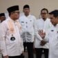 Foto: Wali Kota Jakarta Pusat, Arifin (kiri), berbincang dengan pihak sekolah saat meninjau pelaksanaan program sekolah swasta gratis di Sekolah YP IPPI, Petojo Utara, Gambir, Jakarta Pusat.