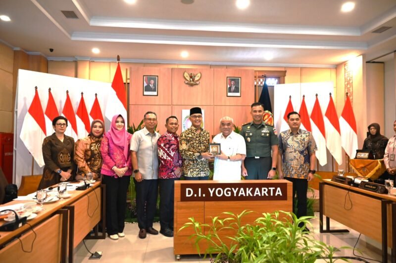 Foto: Panja Ruang Digital Komisi I DPR RI melakukan kunjungan kerja ke Pemerintah Daerah Istimewa Yogyakarta (DIY) guna menyerap masukan terkait tata kelola ruang digital nasional, kejahatan siber, serta implementasi Undang-Undang Pelindungan Data Pribadi (UU PDP)