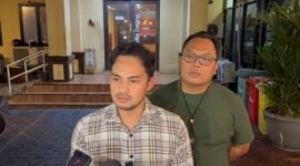 Foto: Kanit Reskrim Polsek Tambora AKP Sudrajat Djumantara memberikan keterangan kepada awak media terkait pengungkapan kasus pencurian dua unit handphone di wilayah Tanah Sereal, Tambora, Jakarta Barat