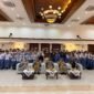Foto: Wali Kota Jakarta Pusat, Arifin bersama jajaran pemerintah dan pelajar berfoto usai kegiatan sosialisasi wawasan kebangsaan dan pencegahan paham radikalisme serta terorisme di lingkungan sekolah. Kegiatan ini bertujuan memperkuat pemahaman generasi muda terhadap nilai Pancasila, Bhinneka Tunggal Ika, serta menjaga persatuan dan keutuhan bangsa.