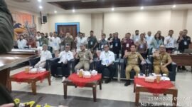 Foto: Bersama peserta dan penguji usai pembukaan Uji Kompetensi Wartawan (UKW) Angkatan ke-65 yang digelar PWI DKI Jaya di Gedung Serbaguna Besar Kantor Wali Kota Jakarta Pusat, Jalan Tanah Abang I, Gambir, Senin (25/5/2026).