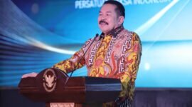 Jaksa Agung RI ST Burhanuddin menerima penghargaan khusus Special Award Lifetime Achievement dalam Malam Anugerah Komisi Kejaksaan Republik Indonesia Tahun 2026 yang digelar di Badan Pendidikan dan Pelatihan Kejaksaan RI, Jakarta Selatan, Selasa (26/5).