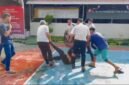 Aksi unjuk rasa yang berujung ricuh terjadi di Lapas Narkotika Sungguminasa, Kabupaten Gowa, Sulawesi Selatan, Senin (26/5). Sekelompok massa yang mengatasnamakan Aliansi Masyarakat Pemerhati Hukum (AMPH) diduga melakukan pengrusakan terhadap sejumlah fasilitas lapas.