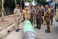 Foto: Wali Kota Jakarta Pusat, Arifin, didampingi jajaran Kecamatan Tanah Abang, Satpol PP, dan instansi terkait meninjau langsung lanjutan penataan kawasan Jalan Kebon Kacang 30, Selasa (26/5/2026).