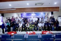 Foto: Seluruh peserta dan penguji berfoto bersama usai penutupan Uji Kompetensi Wartawan (UKW) Angkatan ke-65 PWI Jaya di Ruang Serbaguna Besar (RSGB), Kompleks Kantor Wali Kota Administrasi Jakarta Pusat, Selasa (26/5/2027).