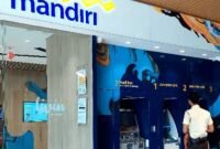 Foto: Suasana area layanan ATM Bank Mandiri di Jakarta. Kasus tertelannya kartu ATM perusahaan milik nasabah kembali menjadi sorotan setelah adanya keluhan terkait perbedaan informasi prosedur antara layanan customer service dan kantor cabang bank.
