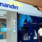 Foto: Suasana area layanan ATM Bank Mandiri di Jakarta. Kasus tertelannya kartu ATM perusahaan milik nasabah kembali menjadi sorotan setelah adanya keluhan terkait perbedaan informasi prosedur antara layanan customer service dan kantor cabang bank.