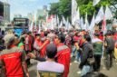 Foto: Situasi penyampaian aspirasi dalam momentum Hari Buruh Internasional atau May Day 2026 di kawasan Gedung DPR/MPR RI, Jakarta, Jumat (1/5/2026), terpantau aman dan kondusif hingga menjelang siang. (Dok-Istimewa)