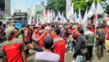 Foto: Situasi penyampaian aspirasi dalam momentum Hari Buruh Internasional atau May Day 2026 di kawasan Gedung DPR/MPR RI, Jakarta, Jumat (1/5/2026), terpantau aman dan kondusif hingga menjelang siang. (Dok-Istimewa)