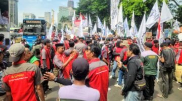 Foto: Situasi penyampaian aspirasi dalam momentum Hari Buruh Internasional atau May Day 2026 di kawasan Gedung DPR/MPR RI, Jakarta, Jumat (1/5/2026), terpantau aman dan kondusif hingga menjelang siang. (Dok-Istimewa)