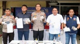 Foto: Konferensi Pers pengungkapan jaringan sabu lintas wilayah oleh Polsek Metro Gambir, tiga tersangka diamankan. (Dok-Istimewa)