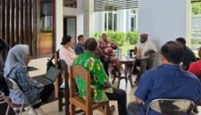 Kementerian Hak Asasi Manusia (KemenHAM) memberikan perhatian serius terhadap laporan dugaan teror yang dialami pastor di Timika. Pemerintah menegaskan komitmennya untuk menjamin keamanan rumah ibadah serta perlindungan bagi pemuka agama dari segala bentuk intimidasi.