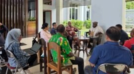 Kementerian Hak Asasi Manusia (KemenHAM) memberikan perhatian serius terhadap laporan dugaan teror yang dialami pastor di Timika. Pemerintah menegaskan komitmennya untuk menjamin keamanan rumah ibadah serta perlindungan bagi pemuka agama dari segala bentuk intimidasi.
