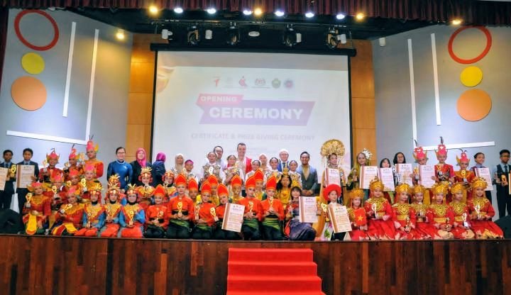 Foto: Siswa-siswi SD Islam PB Soedirman sukses menunjukkan kemampuan terbaiknya dalam ajang bergengsi SEJATI International Art and Culture Festival (IACF) yang digelar di Malaysia, Kamis (7/5/2026). (Dok-Istimewa)