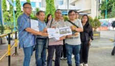 Foto: Sejumlah konsumen apartemen Hongkong Kingland yang terletak di Pakulunan, Tangerang, Banten, mendatangi Sentra Pelayanan Kepolisian Terpadu (SPKT) Polda Metro Jaya untuk melaporkan dugaan pelanggaran terkait proyek apartemen yang hingga kini belum diserahterimakan kepada pembeli. Laporan tersebut didampingi oleh kuasa hukum para konsumen, Ade Eka Putra, S.H., Sabtu (9/5/2026). (Dok-Istimewa)