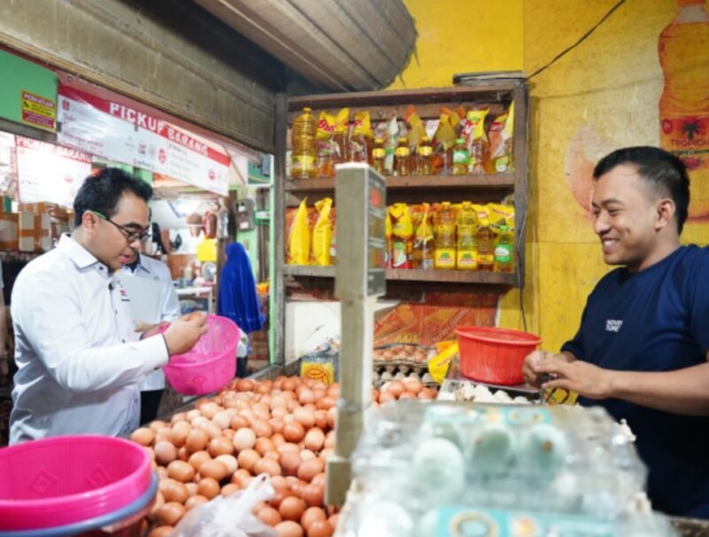 Ombudsman RI menemukan kelangkaan minyak goreng rakyat MinyaKita serta lonjakan harga sejumlah komoditas pangan yang melampaui Harga Eceran Tertinggi (HET) dan Harga Acuan (HA) pemerintah saat melakukan inspeksi mendadak (sidak) di sejumlah pasar di Jakarta, Selasa (8/12).
