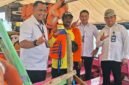 Foto: Penyerahan E-Pas Kecil dilakukan langsung oleh Kepala Kantor Kesyahbandaran dan Otorita Pelabuhan (KSOP) Utama Tanjung Priok, Direktorat Jenderal Perhubungan Laut Kementerian Perhubungan RI, Kapten Heru Susanto kepada manajemen PT Pembangunan Jaya Ancol Tbk yang diwakili Vice President Corporate Affairs, Martua Hami Siregar, di kawasan Pantai Festival Ancol, Senin (11/5/2026). (Dok-Istimewa)