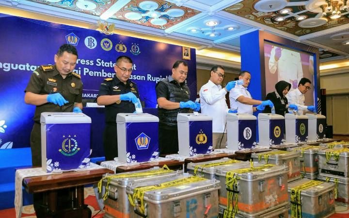 Foto: Bareskrim Polri bersama Bank Indonesia dan unsur Badan Koordinasi Pemberantasan Rupiah Palsu (Botasupal) melaksanakan konferensi pers dan seremonial pemusnahan uang rupiah palsu di Kantor Pusat Bank Indonesia, Jakarta, Rabu (13/5/2026). (Dok-Istimewa)