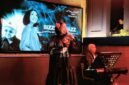 Foto: Lili Amelia tampil membawakan pertunjukan solo bertajuk Sizzle and Jazz yang menghadirkan konsep intimate live music berpadu dengan pengalaman fine dining modern. (Dok-Istimewa)