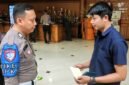 Foto: Pemohon usai menyelesaikan proses pengurusan pergantian nomor polisi kendaraan pada Rabu (13/5/2026). (Dok-Istimewa)