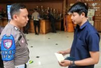 Foto: Pemohon usai menyelesaikan proses pengurusan pergantian nomor polisi kendaraan pada Rabu (13/5/2026). (Dok-Istimewa)