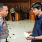 Foto: Pemohon usai menyelesaikan proses pengurusan pergantian nomor polisi kendaraan pada Rabu (13/5/2026). (Dok-Istimewa)