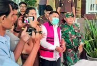 Foto: Kejaksaan Negeri Kabupaten Pasuruan resmi menahan seorang pria berinisial R atau Muhammad Rofi’i Mukhlis terkait dugaan penerimaan aliran dana bantuan Pusat Kegiatan Belajar Masyarakat (PKBM) senilai Rp606 juta. (Dok-Istimewa)