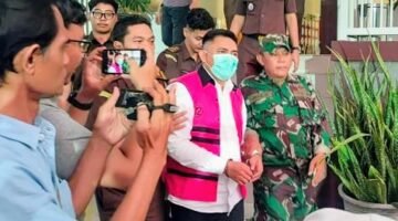 Foto: Kejaksaan Negeri Kabupaten Pasuruan resmi menahan seorang pria berinisial R atau Muhammad Rofi’i Mukhlis terkait dugaan penerimaan aliran dana bantuan Pusat Kegiatan Belajar Masyarakat (PKBM) senilai Rp606 juta. (Dok-Istimewa)