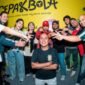 Foto: Atep, Ismed Sofyan dan Afif Xafi Turun Lapangan Bersama Dua Fans Klub Besar Untuk 
Mendukung Anak Pejuang Kanker di Cepak Bola. (Dok-Istimewa)