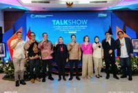Foto: Moderator Prita Laura bersama sejumlah narasumber dan tenaga ahli Kementerian HAM RI, yakni Iffdhal Kasim, Siti Aminah, Muhammad Hafiz, Feri Kusuma, dan Wahyudi Djafar. (Dok-okj/fn)