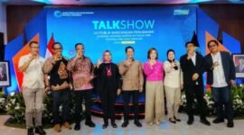 Foto: Moderator Prita Laura bersama sejumlah narasumber dan tenaga ahli Kementerian HAM RI, yakni Iffdhal Kasim, Siti Aminah, Muhammad Hafiz, Feri Kusuma, dan Wahyudi Djafar. (Dok-okj/fn)