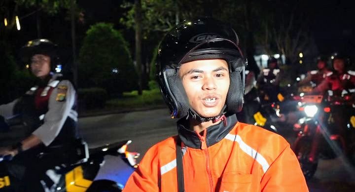 Foto: Pengemudi ojek online (ojol) yang kerap beroperasi hingga dini hari di wilayah Kabupaten Bekasi. (Dok-Istimewa)