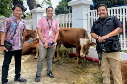 Foto: Sambut Iduladha, KompasTV Salurkan Hewan Kurban di Ciputat. (Dok-Istimewa)