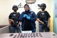 Foto: Direktorat Reserse Narkoba Polda Metro Jaya kembali mengungkap kasus peredaran Narkotika Golongan II jenis Etomidate. Unit 4 Subdit 2 berhasil menggagalkan pendistribusian sebanyak 30 cartridge Etomidate dan mengamankan seorang pria berinisial M.S. (29) di kawasan Cengkareng, Jakarta Barat. (Dok-Istimewa)