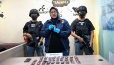 Foto: Direktorat Reserse Narkoba Polda Metro Jaya kembali mengungkap kasus peredaran Narkotika Golongan II jenis Etomidate. Unit 4 Subdit 2 berhasil menggagalkan pendistribusian sebanyak 30 cartridge Etomidate dan mengamankan seorang pria berinisial M.S. (29) di kawasan Cengkareng, Jakarta Barat. (Dok-Istimewa)