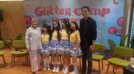 Girl group cilik Glitter akan menggelar “Glitter Camp Live Concert” pada 3 Oktober 2026 di Balai Sarbini, Jakarta. Konser tersebut menjadi bagian dari perayaan perilisan dua single terbaru mereka sekaligus menghadirkan pengalaman konser dengan konsep intimate dan interaktif bagi para penggemar.