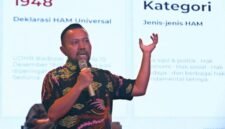 BANDUNG — Kementerian Hak Asasi Manusia (KemenHAM) Republik Indonesia menegaskan pentingnya peran jurnalis yang independen, berbasis fakta, dan memiliki sensitivitas terhadap korban dalam peliputan isu hak asasi manusia (HAM).