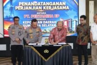 Polda Sumatera Selatan menjalin kerja sama strategis dengan PT Pertamina EP dalam memperkuat tata kelola sumur minyak rakyat di wilayah Sumsel. Kesepakatan tersebut ditandai melalui penandatanganan perjanjian kerja sama di Gedung Presisi Polda Sumsel, Senin (11/5/2026).