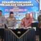 Polda Sumatera Selatan menjalin kerja sama strategis dengan PT Pertamina EP dalam memperkuat tata kelola sumur minyak rakyat di wilayah Sumsel. Kesepakatan tersebut ditandai melalui penandatanganan perjanjian kerja sama di Gedung Presisi Polda Sumsel, Senin (11/5/2026).