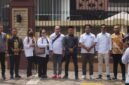 Ratusan massa yang tergabung dalam Aliansi Masyarakat Pecinta Polri (AMPP) menggelar aksi demonstrasi di depan Markas Besar Kepolisian Negara Republik Indonesia (Mabes Polri), Kamis (7/5/2026). Aksi ini merupakan bentuk dukungan publik yang menuntut tindakan tegas berupa hukuman pidana terhadap Kompol Dedy Kurniawan (DK), yang dinilai telah mencoreng nama baik dan martabat institusi kepolisian.