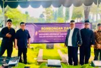 Foto: Ziarah Pendiri KAI — Sejumlah pengurus Kongres Advokat Indonesia (KAI) berfoto bersama usai melaksanakan ziarah ke makam para pendiri dan Presiden KAI di TPU Tanah Kusir, Jakarta