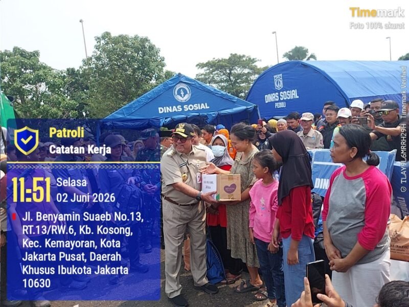 Wakil Gubernur DKI Jakarta, Rano Karno, turun langsung meninjau pengungsian korban kebakaran di kawasan Jiung, Kelurahan Kebon Kosong, Kecamatan Kemayoran, Jakarta Pusat, Selasa (2/6/2026).