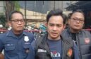 Foto: Kanit Reskrim Polsek Tambora AKP Sudrajat Djumantara memberikan keterangan kepada awak media terkait pengungkapan kasus pencurian kendaraan bermotor (curanmor) yang dilakukan seorang spesialis curanmor berinisial E (46), di Mapolsek Tambora,