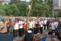 Foto: Wali Kota Jakarta Pusat Arifin bersama unsur TNI-Polri, jajaran Pemerintah Kota Jakarta Pusat, serta perwakilan Gapensi melakukan penanaman pohon di kawasan Jalan Sabang, Jakarta Pusat, Jumat (5/6/2026). 