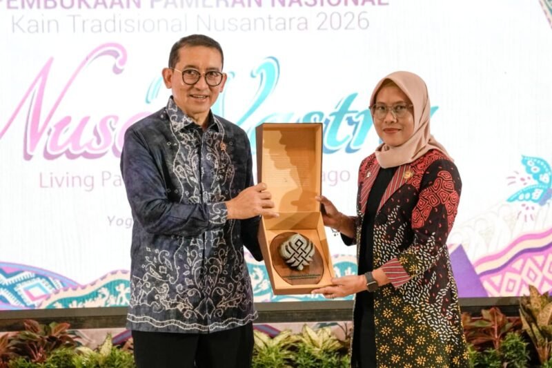 Menteri Kebudayaan RI Fadli Zon meresmikan Pameran Nasional Kain Tradisional Nusantara 2026 bertajuk 