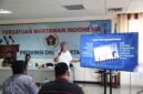 Foto: Wakil Ketua Bidang Organisasi PWI Jaya DR.Bagus Sudarmanto memberi pembekalan materi pada OKK beberapa waktu lalu.(Dok PWI Jaya/Joko Dolok).