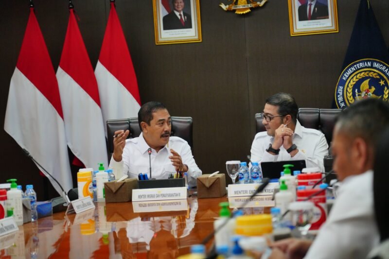 Kementerian Imigrasi dan Pemasyarakatan (Kemenimipas) mendeportasi 25 warga negara asing (WNA) yang terbukti menyalahgunakan izin tinggal dan Visa on Arrival (VoA) untuk menjalankan kegiatan komersial di bidang fotografi dan videografi di Indonesia.
