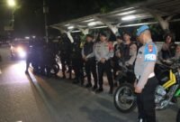 Foto: Patroli Dini Hari, Personel Polres Metro Jakarta Barat Siaga Jaga Kamtibmas