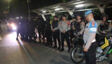 Foto: Patroli Dini Hari, Personel Polres Metro Jakarta Barat Siaga Jaga Kamtibmas